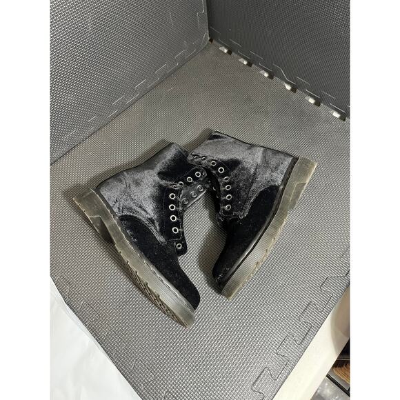 Doc Dr Martens Page Black Velvet Combat Boots Womens Size 7 Grunge Moto Emo - Picture 5 of 9